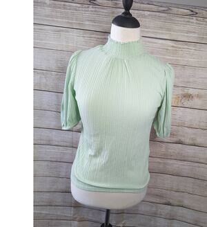 Light Green Short Sleeve Top With Ruched Neck Size Med